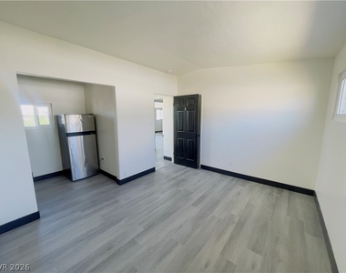 2317 Santa Rita Drive - Photo Thumbnail 5