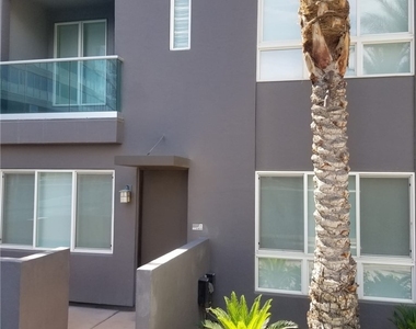 4545 Dean Martin Drive - Photo Thumbnail 36