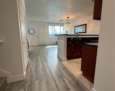 4545 Dean Martin Drive - Photo Thumbnail 31