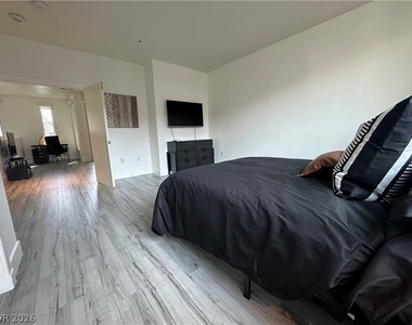 4545 Dean Martin Drive - Photo Thumbnail 18
