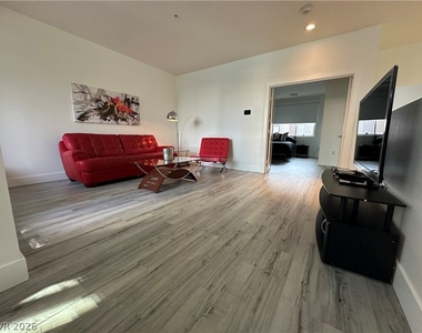 4545 Dean Martin Drive - Photo Thumbnail 20