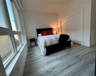 4545 Dean Martin Drive - Photo Thumbnail 28