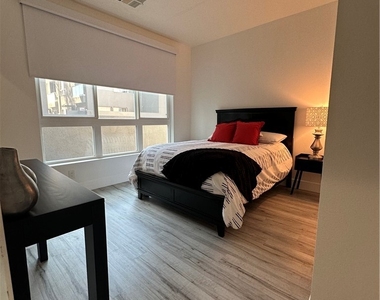 4545 Dean Martin Drive - Photo Thumbnail 27