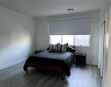 4545 Dean Martin Drive - Photo Thumbnail 10