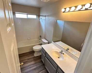 2024 Shining Feather Lane - Photo Thumbnail 25