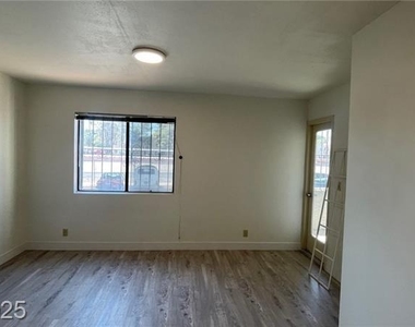 1701 E Katie Avenue - Photo Thumbnail 12