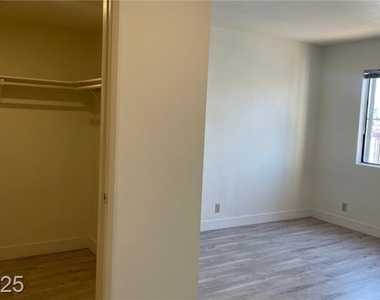 1701 E Katie Avenue - Photo Thumbnail 13