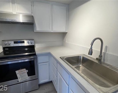 1701 E Katie Avenue - Photo Thumbnail 11