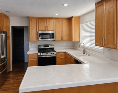 1830 Box Springs Avenue - Photo Thumbnail 4