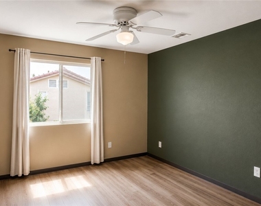 1830 Box Springs Avenue - Photo Thumbnail 11