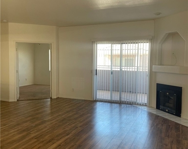 3605 Spanish Butterfly Street - Photo Thumbnail 4