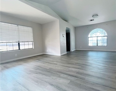 1405 Santa Margarita Street - Photo Thumbnail 2