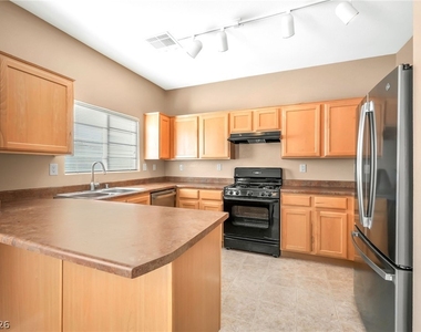 7660 W Eldorado Lane - Photo Thumbnail 7