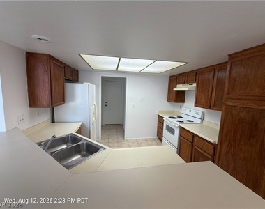 7174 Shadow Crest Drive - Photo Thumbnail 3