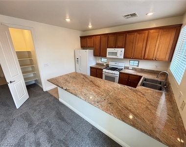 10735 Knickerbocker Avenue - Photo Thumbnail 6