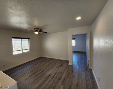9106 Sheffield Garden Avenue - Photo Thumbnail 2