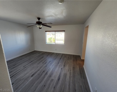 9106 Sheffield Garden Avenue - Photo Thumbnail 13