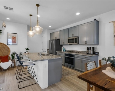 92 Kimberlite Drive - Photo Thumbnail 10