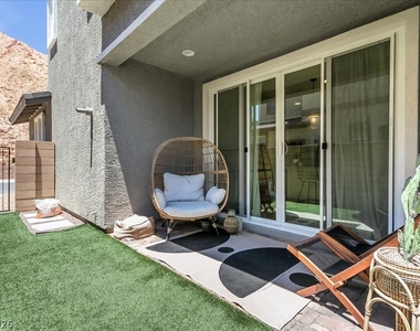 92 Kimberlite Drive - Photo Thumbnail 1