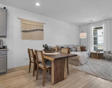 92 Kimberlite Drive - Photo Thumbnail 16