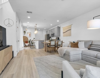 92 Kimberlite Drive - Photo Thumbnail 5