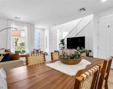 92 Kimberlite Drive - Photo Thumbnail 17