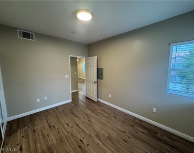 9580 W Reno Avenue - Photo Thumbnail 14