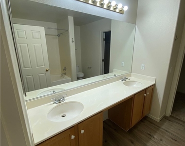 10185 Birch Bluff Lane - Photo Thumbnail 7