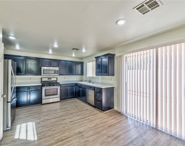 949 Medina De Leon Avenue - Photo Thumbnail 17