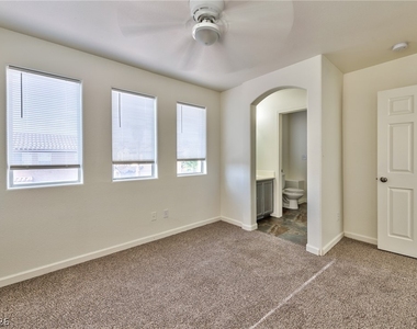 949 Medina De Leon Avenue - Photo Thumbnail 11