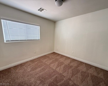 8012 Dutch Villas Street - Photo Thumbnail 12