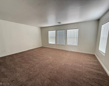 8012 Dutch Villas Street - Photo Thumbnail 7