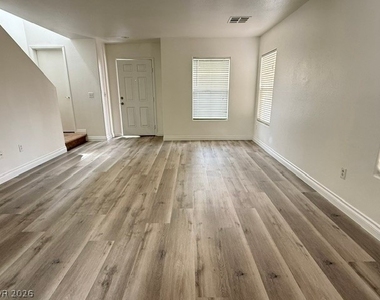 8012 Dutch Villas Street - Photo Thumbnail 3