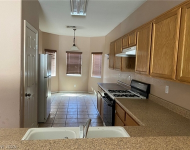 608 Cowboy Cross Avenue - Photo Thumbnail 3