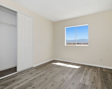 4550 W Horn Road - Photo Thumbnail 14