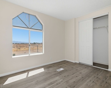 4550 W Horn Road - Photo Thumbnail 15