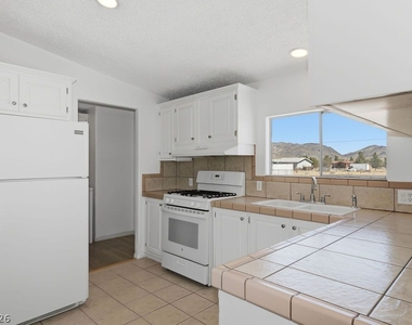 4550 W Horn Road - Photo Thumbnail 7