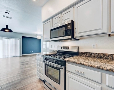 128 Tilbury Avenue - Photo Thumbnail 8