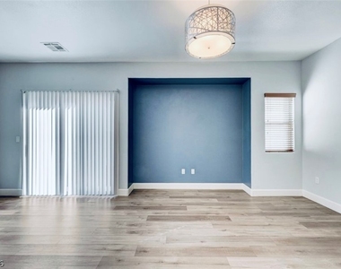 128 Tilbury Avenue - Photo Thumbnail 9