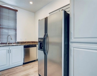 128 Tilbury Avenue - Photo Thumbnail 7