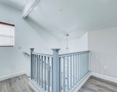 128 Tilbury Avenue - Photo Thumbnail 14