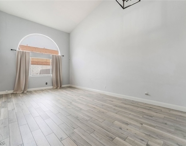 10244 Amber Hue Lane - Photo Thumbnail 2