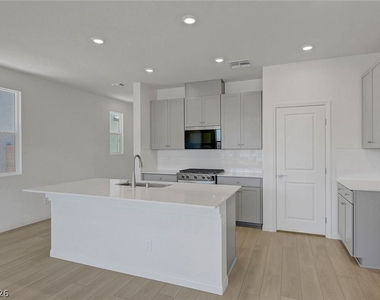 7086 Parkallen Avenue - Photo Thumbnail 9