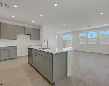 7086 Parkallen Avenue - Photo Thumbnail 5