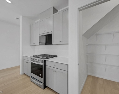 7086 Parkallen Avenue - Photo Thumbnail 12
