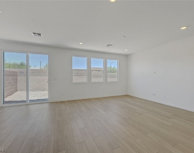 7086 Parkallen Avenue - Photo Thumbnail 13