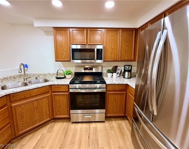9303 Gilcrease Avenue - Photo Thumbnail 2