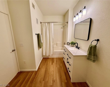 9303 Gilcrease Avenue - Photo Thumbnail 20