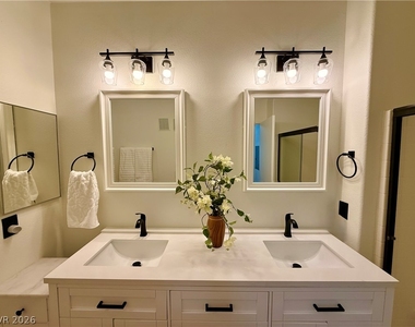 9303 Gilcrease Avenue - Photo Thumbnail 12