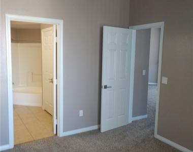 7115 S Durango Drive - Photo Thumbnail 4